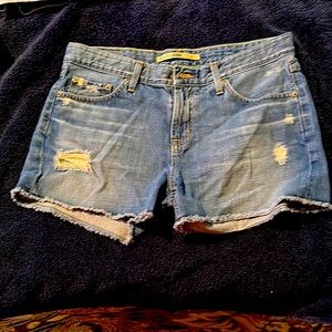 Cute shorts. Boutique shopping. Boyfriend shorts